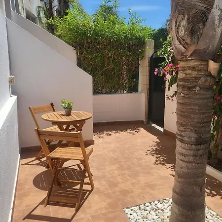 ¡bajo Precioso Con Salida Directa A La Piscina Comunitaria En Paraiso De Vera!
