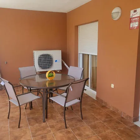 ¡bajo Precioso Con Salida Directa A La Piscina Comunitaria En Paraiso De Vera!