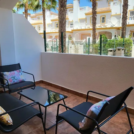 ¡bajo Precioso Con Salida Directa A La Piscina Comunitaria En Paraiso De Vera!