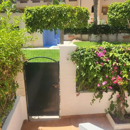 ¡bajo Precioso Con Salida Directa A La Piscina Comunitaria En Paraiso De Vera!